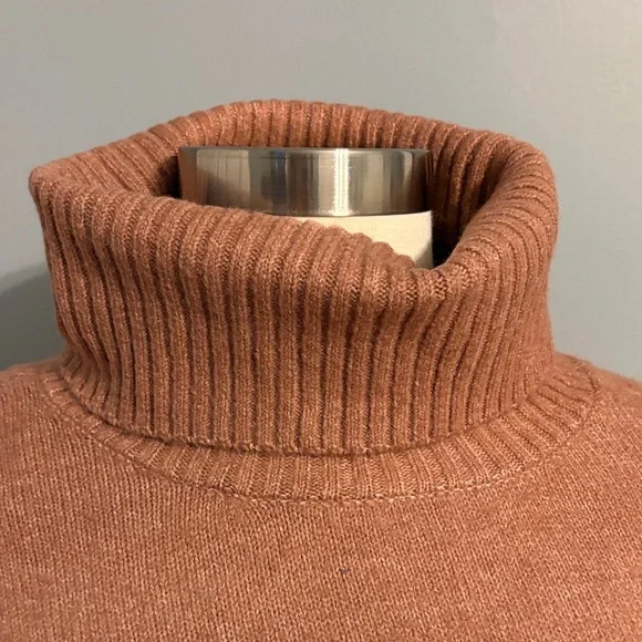 ANDREE BY UNIT Dusty Rust Turtleneck Sweater - Picture 3 of 7